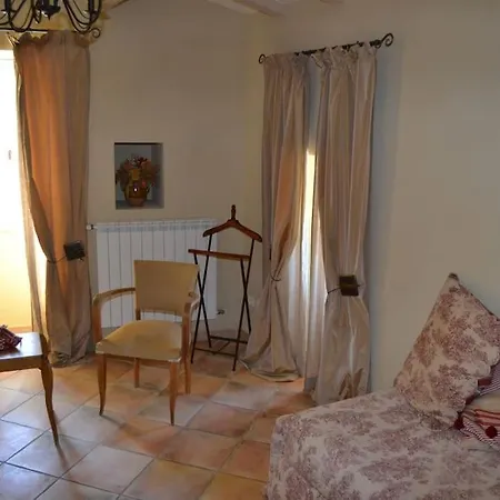 Chateau Entre Et Montagne